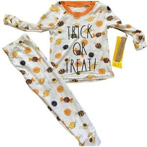 Rae Dunn 'TRICK OR TREAT' Gender Neutral Halloween Pajama Set- size 4t